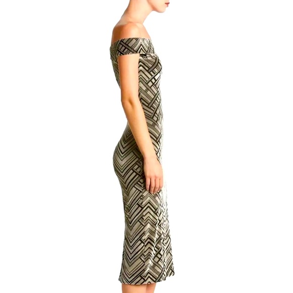 DRESS the POPULATION Taupe Black Eden Geo Velvet Off Shoulder Bodycon Midi Dress - Picture 4 of 8
